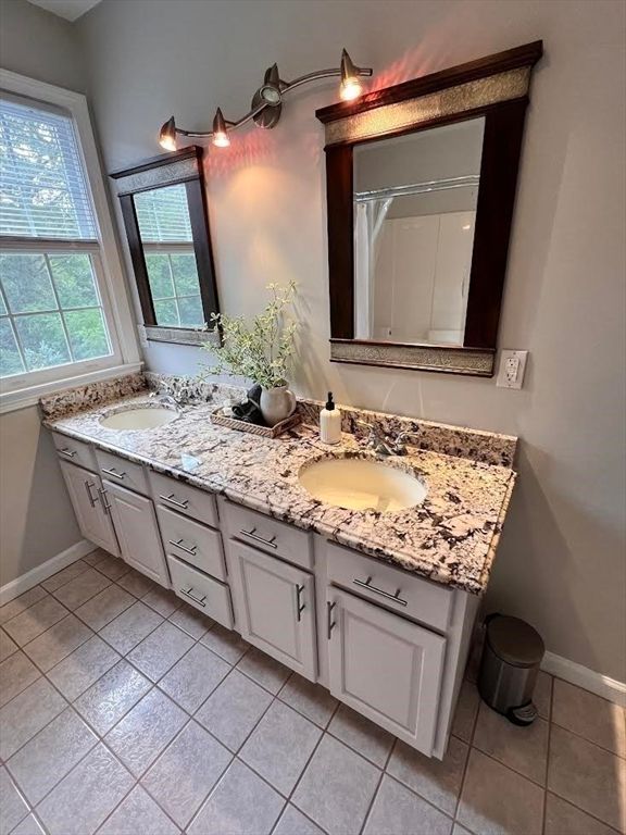 Bathroom, Dual Sink Vanities, Interior