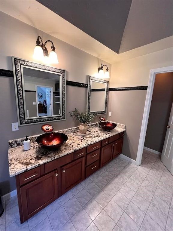 Bathroom, Dual Sink Vanities, Interior
