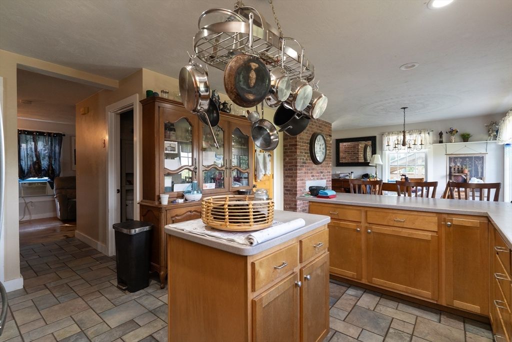 Chandelier, Dining room, Interior, Recessed Lighting, Stone Walls