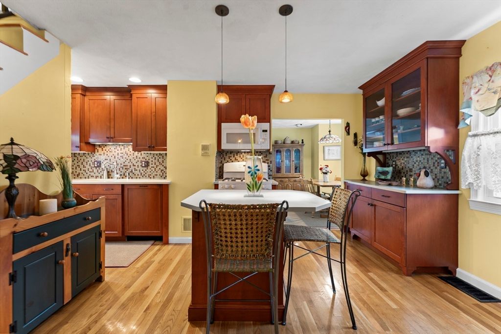 Dining room, Interior, Kitchen, Pendant Lights, Recessed Lighting, Wood Texture Flooring