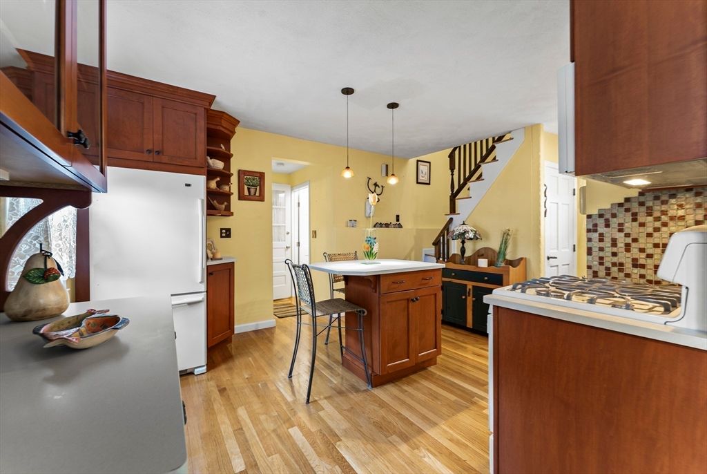 Interior, Kitchen, Pendant Lights, Wood Texture Flooring