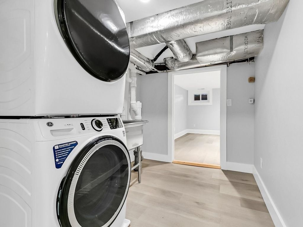 Interior, Utility Closets, Washer, Wood Texture Flooring