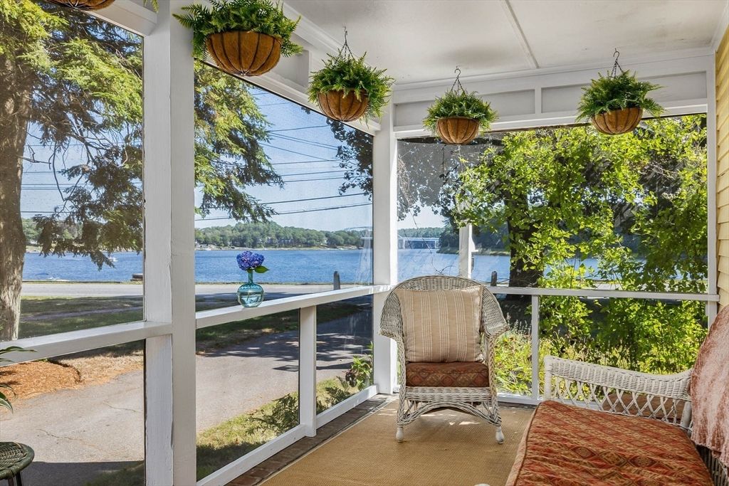 Interior, Sun Room, Water