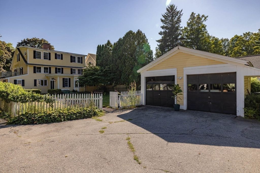 Detached Garage, Exterior