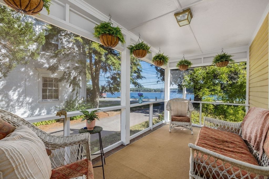 Interior, Sun Room, Water