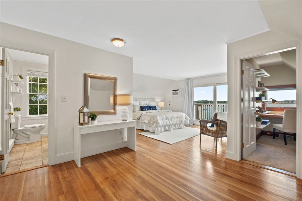 Bathroom, Bedroom, Interior, Water, Wood Texture Flooring