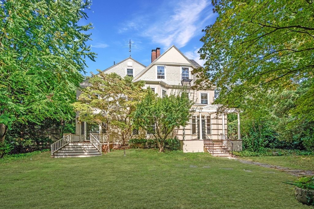 Backyard, Exterior, Facade, Queen Anne Victorian