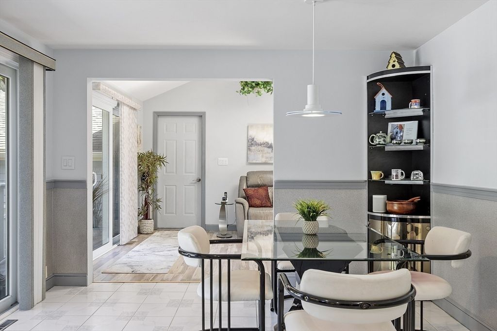 Dining room, Interior, Marble, Pendant Lights