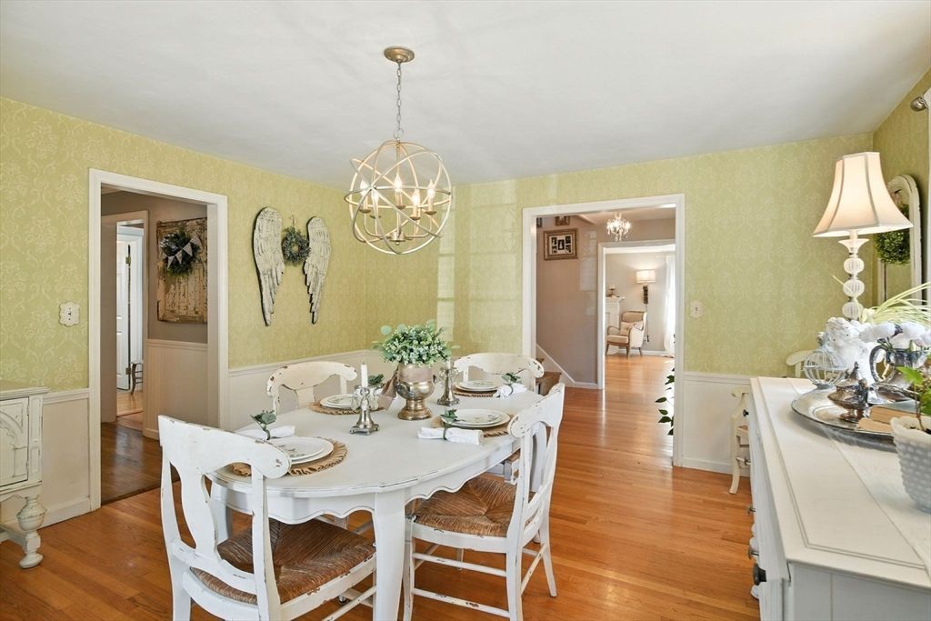 Chandelier, Dining room, Interior, Wood Texture Flooring