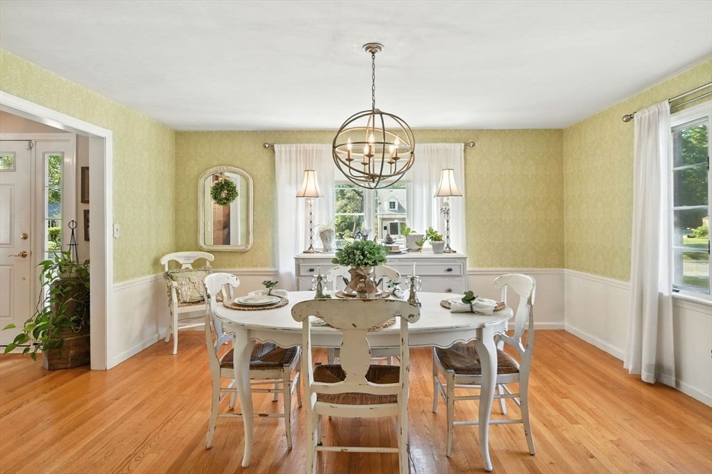 Chandelier, Dining room, Interior, Pendant Lights, Wood Texture Flooring