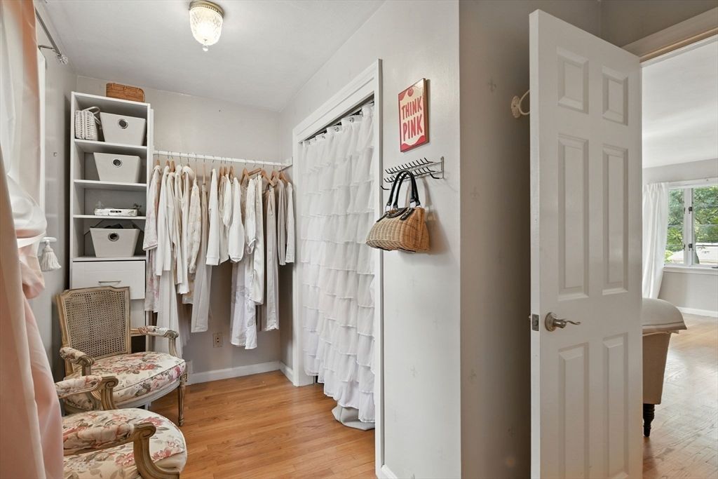 Interior, Walk-in Closets, Wood Texture Flooring