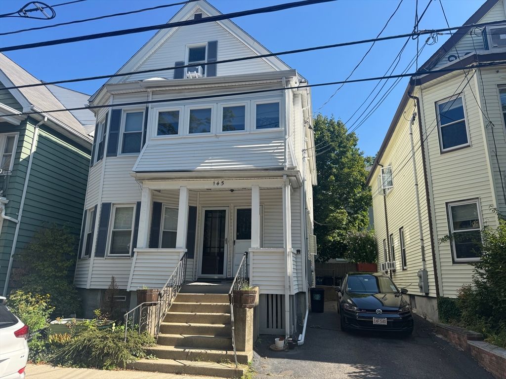 Exterior, Facade, Queen Anne Victorian