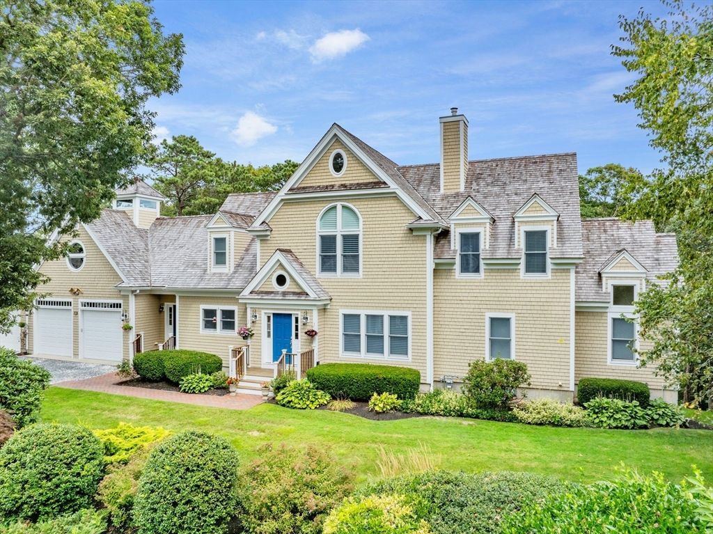 Attached, Exterior, Facade, Cape Cod