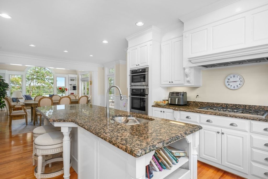 Dining room, Interior, Kitchen, Recessed Lighting, Stainless Steel Appliances, Wood Texture Flooring