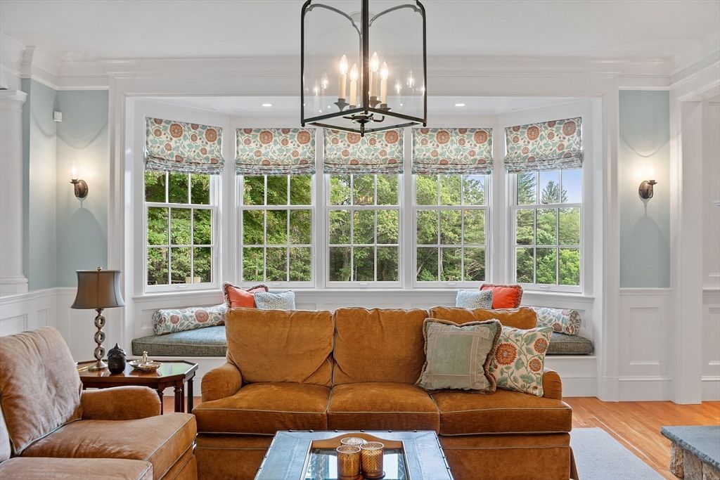 Interior, Living room, Pendant Lights, Recessed Lighting, Wood Texture Flooring