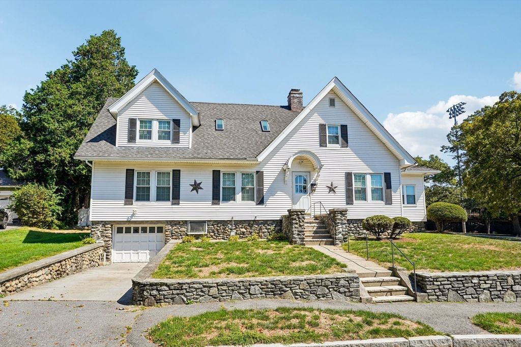 Attached, Exterior, Facade, Farmhouse