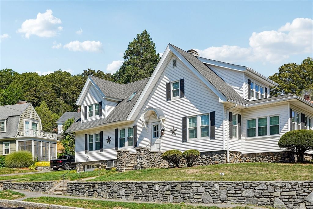 Exterior, Facade, Farmhouse