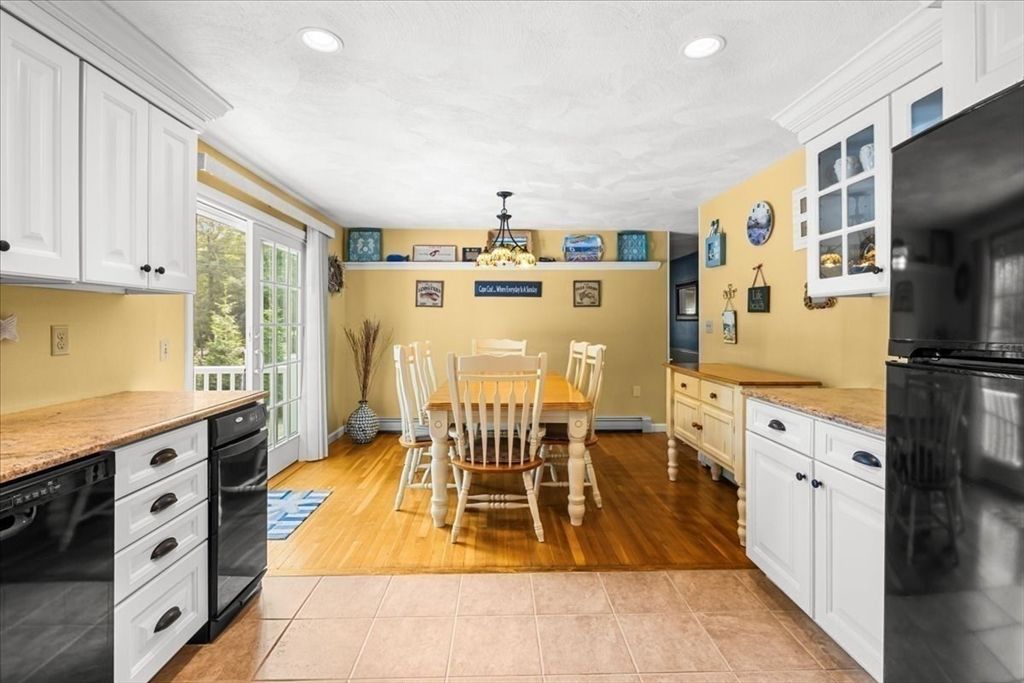 Chandelier, Dining room, Interior, Kitchen, Recessed Lighting, Wood Texture Flooring