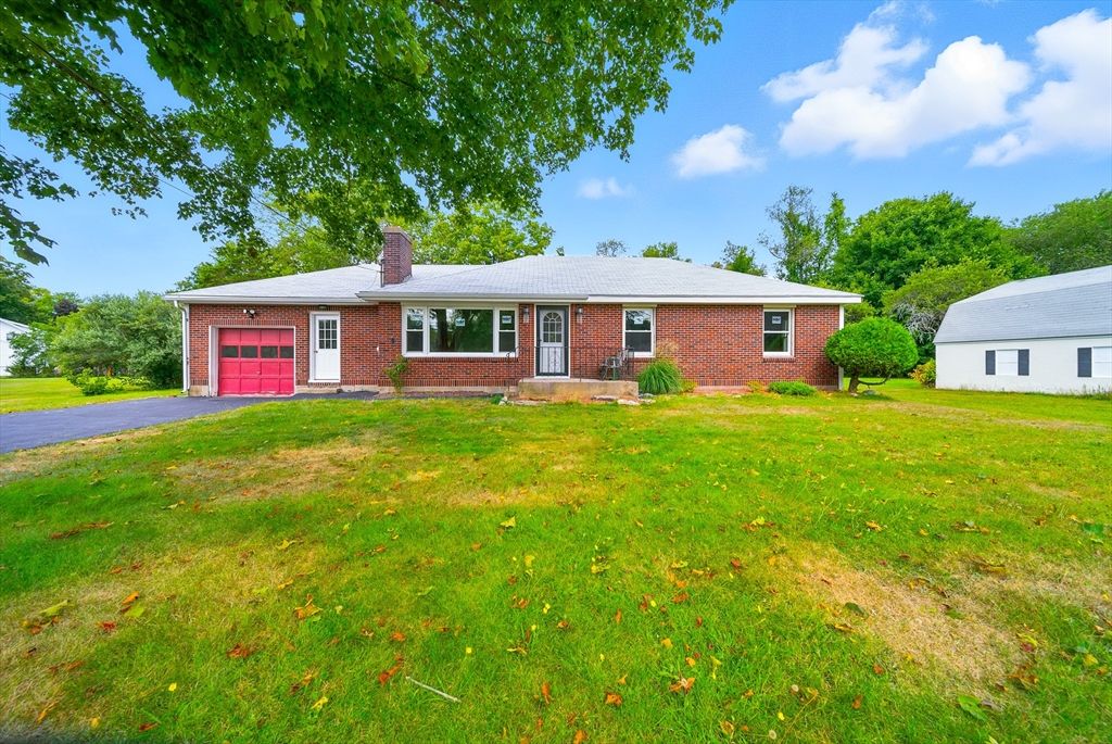 Attached, Exterior, Facade, Brick Facade, Cape Cod