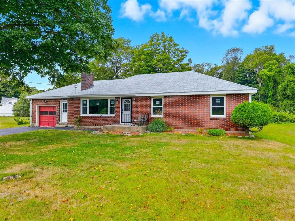 Attached, Exterior, Facade, Brick Facade, Cape Cod