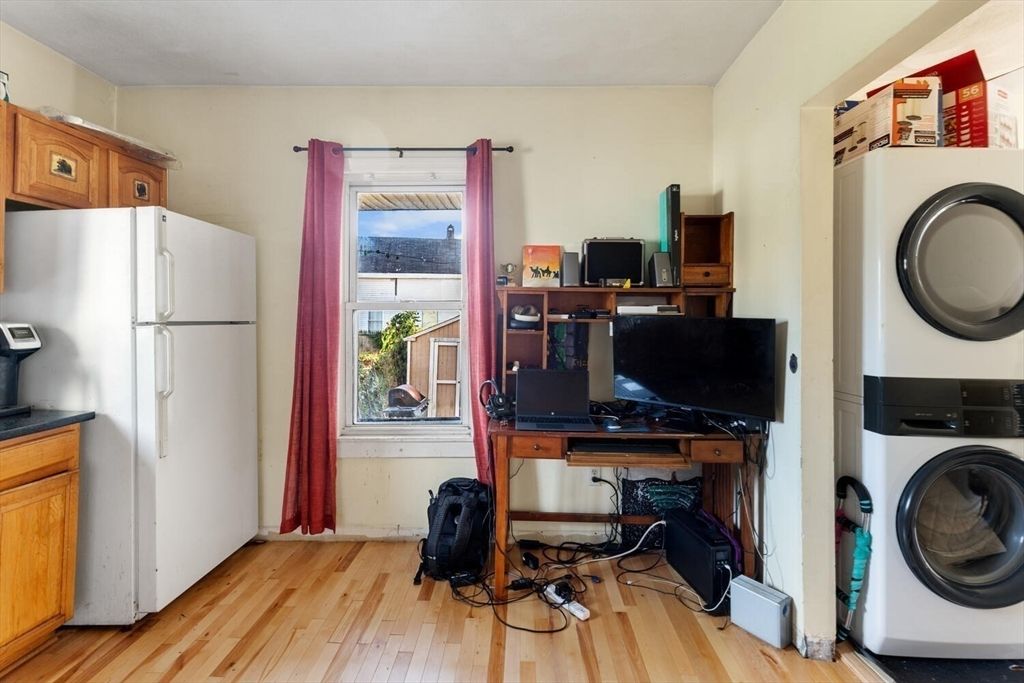 Interior, Kitchen, Washer, Wood Texture Flooring