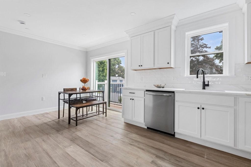 Dining room, Interior, Kitchen, Recessed Lighting, Wood Texture Flooring