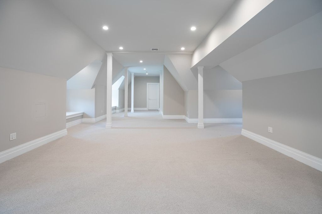 Empty room, Interior, Recessed Lighting