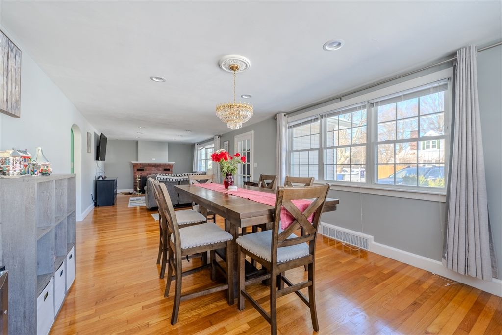 Chandelier, Dining room, Interior, Recessed Lighting, Wood Texture Flooring