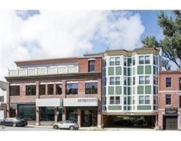 Exterior, Facade, Rowhouse
