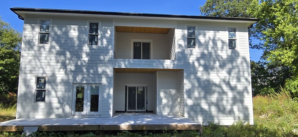 Exterior, Facade, Modern
