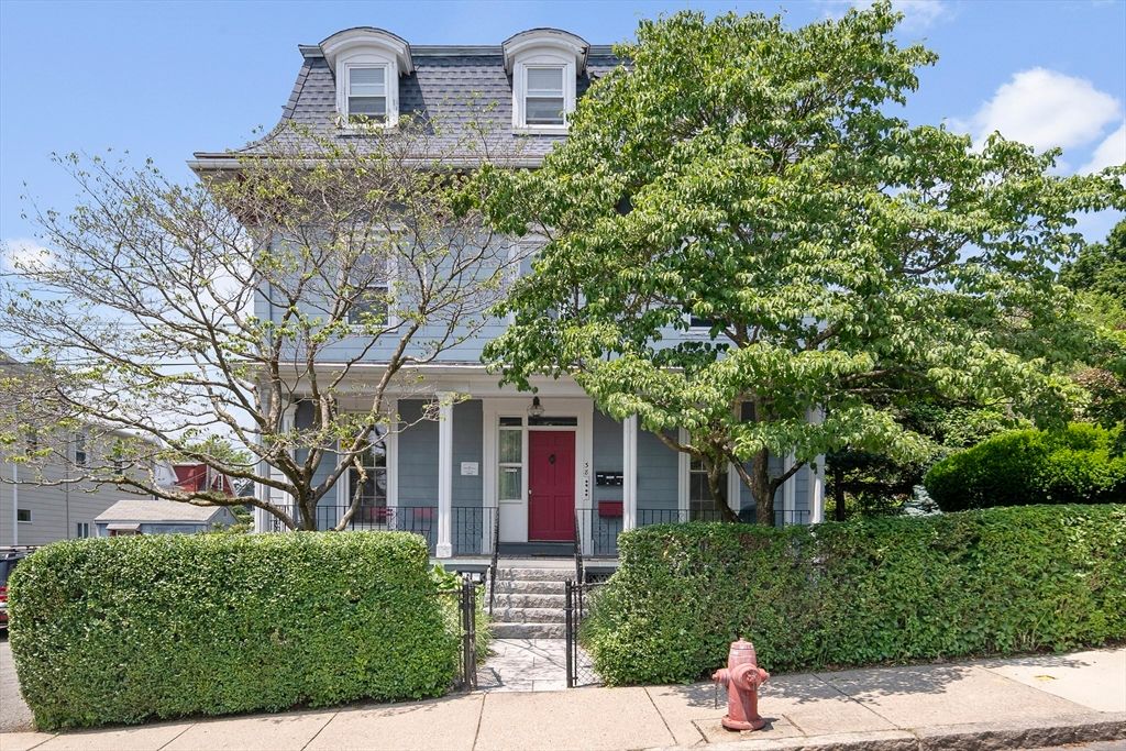Exterior, Facade, American Foursquare