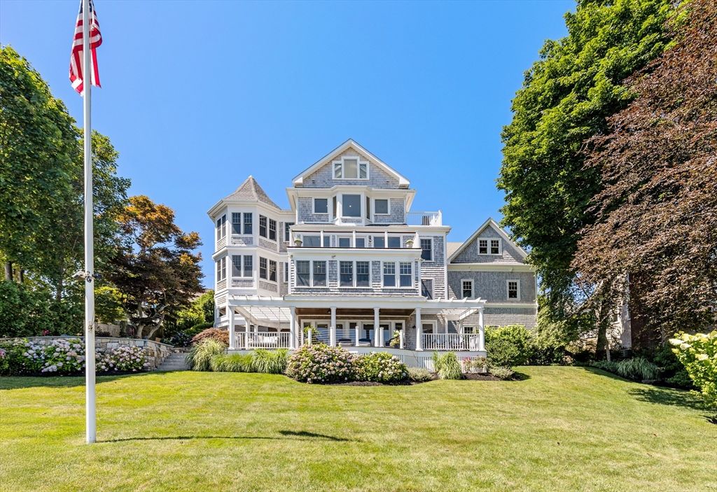 Backyard, Exterior, Facade, Queen Anne Victorian