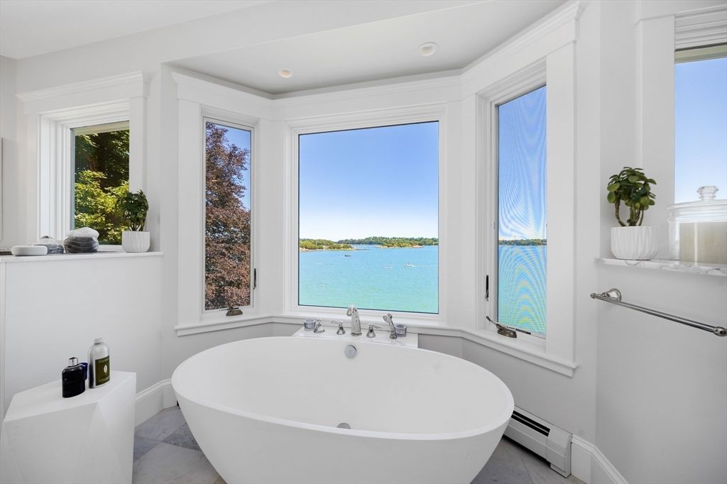 Bathroom, Free Standing Baths, Interior, Recessed Lighting, Water