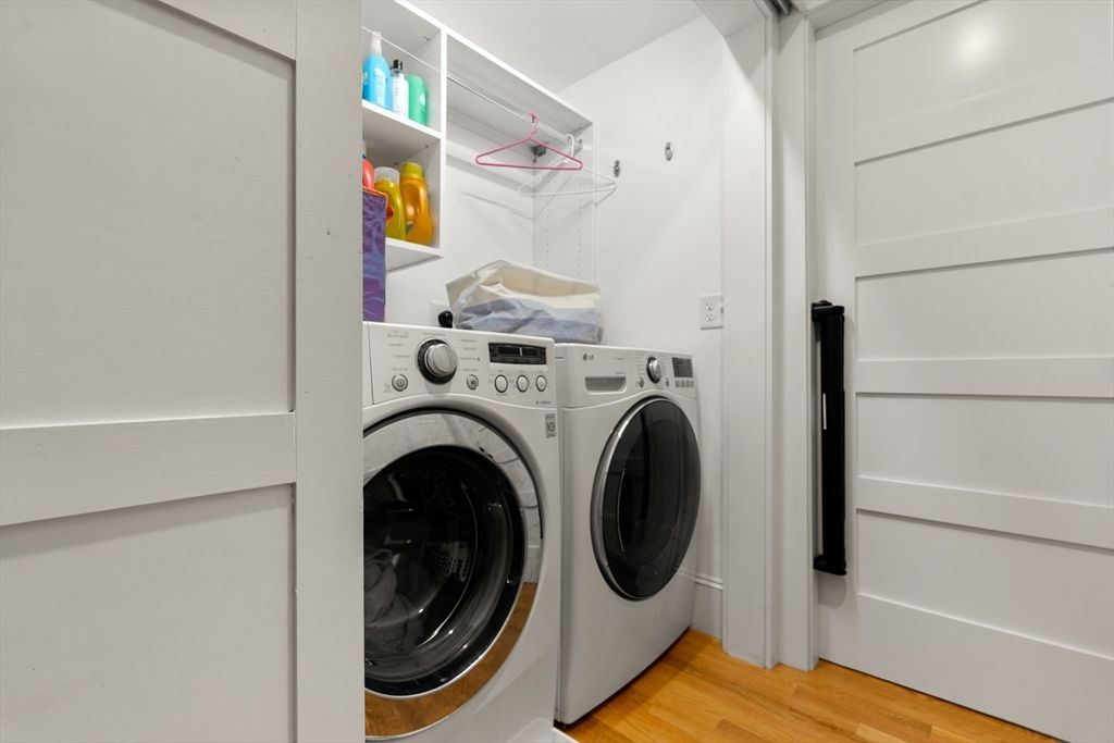 Interior, Utility Closets, Washer, Wood Texture Flooring