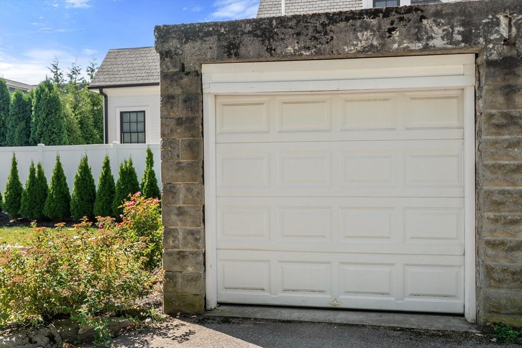 Detached Garage, Exterior