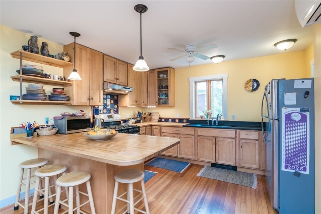 Interior, Kitchen, Pendant Lights, Wood Texture Flooring