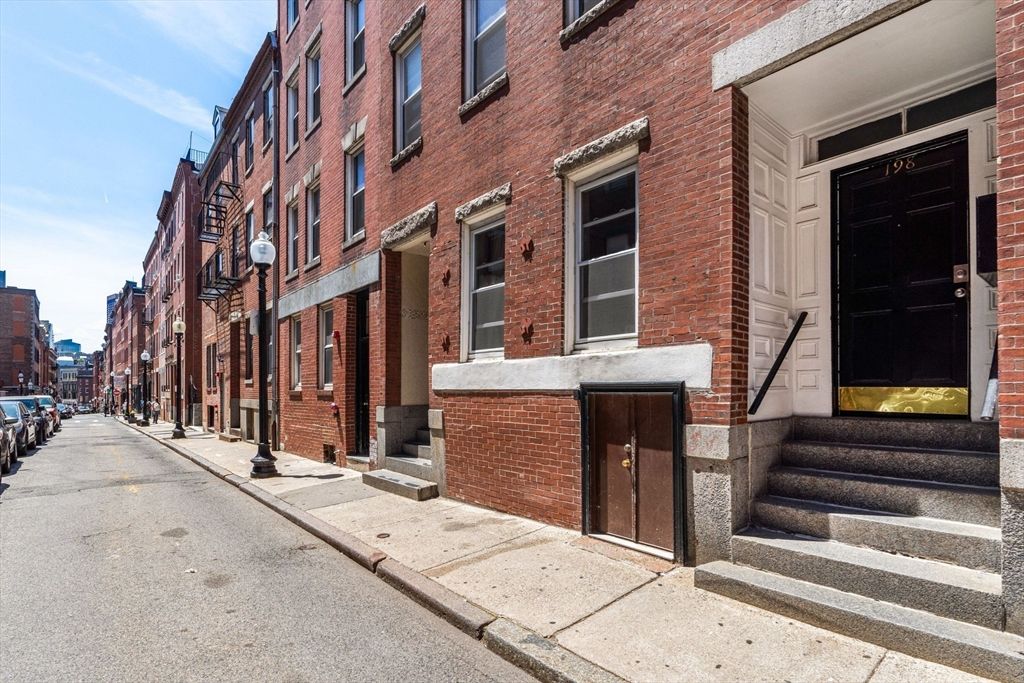 Exterior, Facade, Brick Facade, Rowhouse