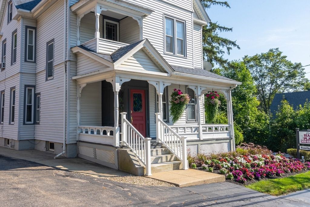 Exterior, Facade, Queen Anne Victorian