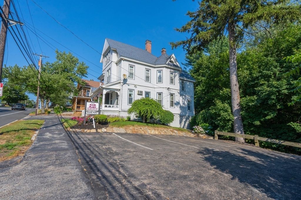 Exterior, Facade, Queen Anne Victorian