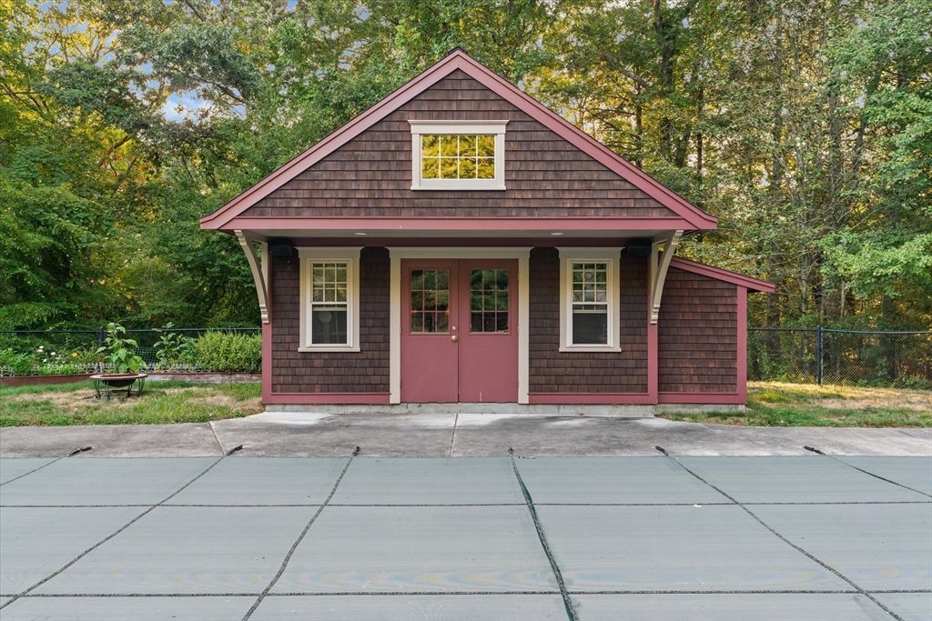 Exterior, Facade, Cape Cod