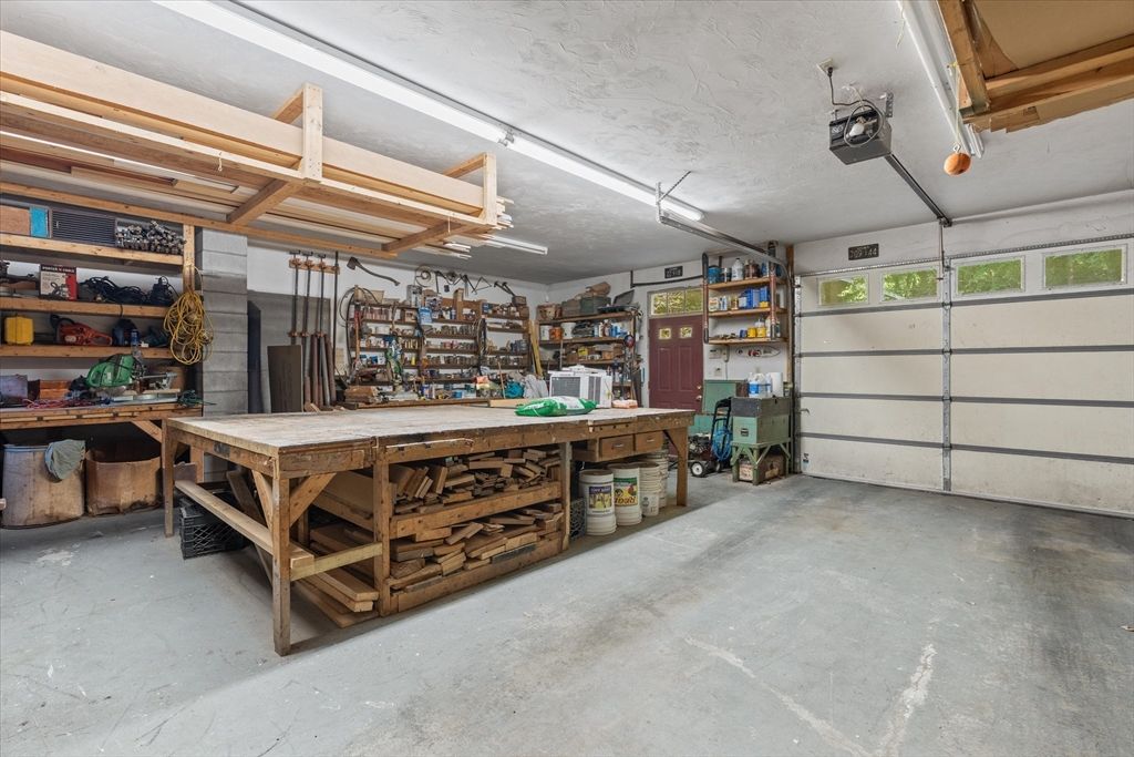 Garage, Interior