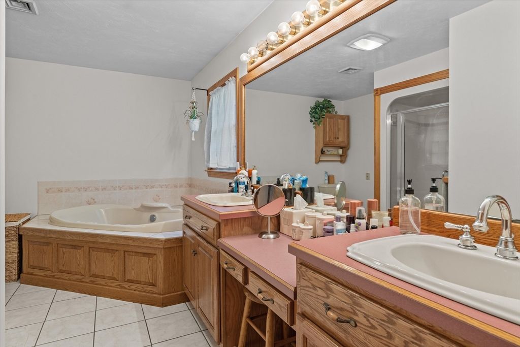 Bathroom, Dual Sink Vanities, Interior