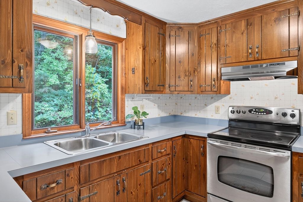 Interior, Kitchen, Pendant Lights, Stainless Steel Appliances