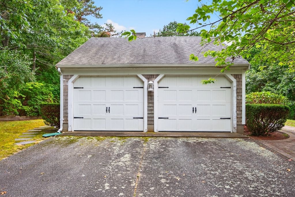 Detached Garage, Exterior