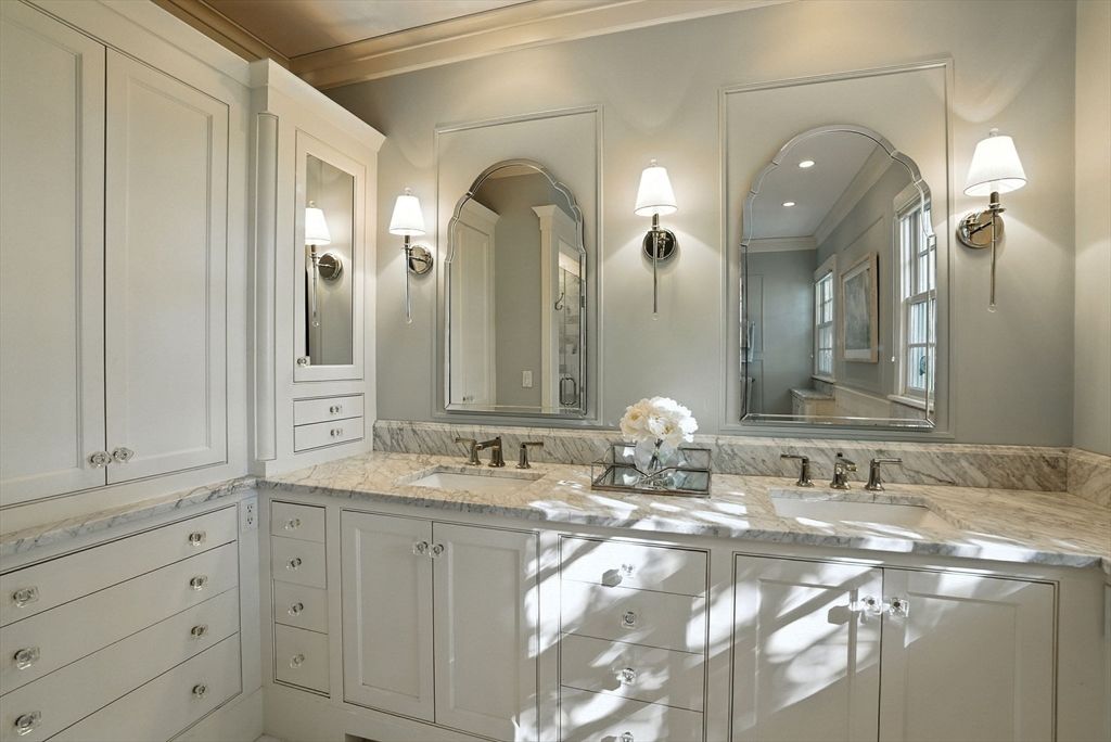 Bathroom, Dual Sink Vanities, Interior, Recessed Lighting