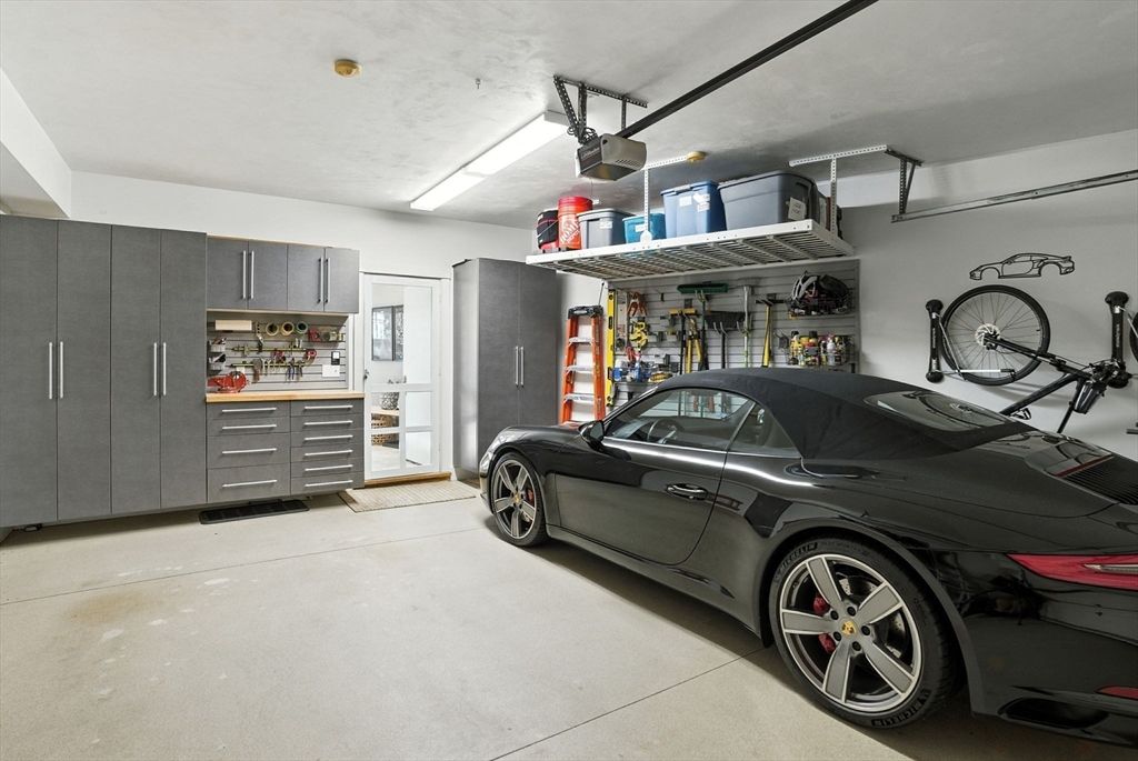 Garage, Interior