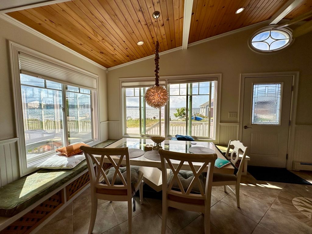 Dining room, Interior, Pendant Lights, Recessed Lighting, Wooden Ceilings