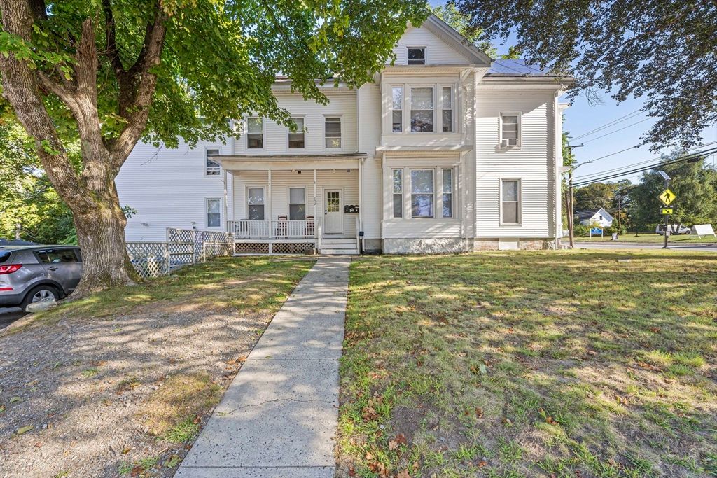 Backyard, Exterior, Facade, Queen Anne Victorian