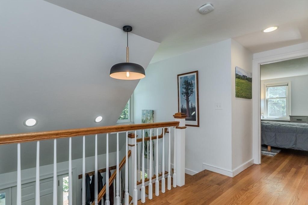 Interior, Pendant Lights, Recessed Lighting, Wood Texture Flooring