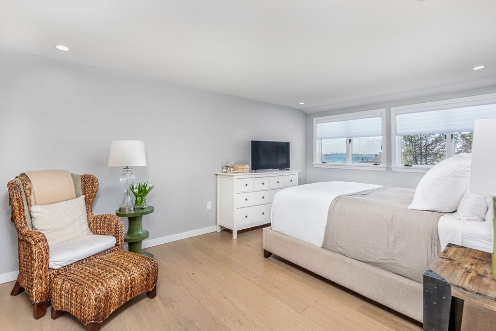 Bedroom, Interior, Recessed Lighting, Water, Wood Texture Flooring